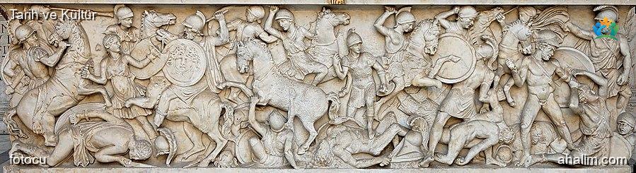Amazon savaşçıları antik Yunan'da bir savaş sırasında